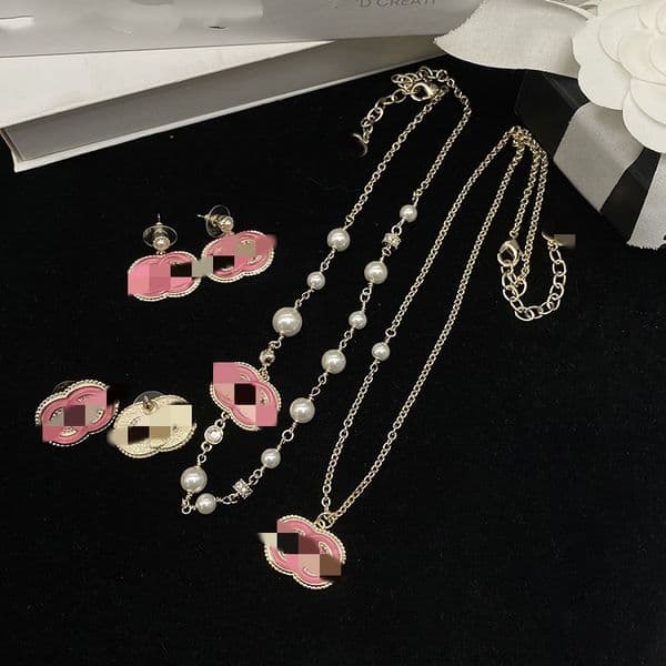 Fashion Designer Letter C 24p Earrings Pink Iustrous Pearl Necklace Women Correct Logo Luxury Jewelry Gifts