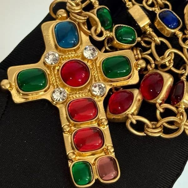 Vintage Charming Designer Women Luxury Necklace Jewelry Yellow Gold Plated Colorful Glass Cross Pendant Necklaces For Friends Nice Gift