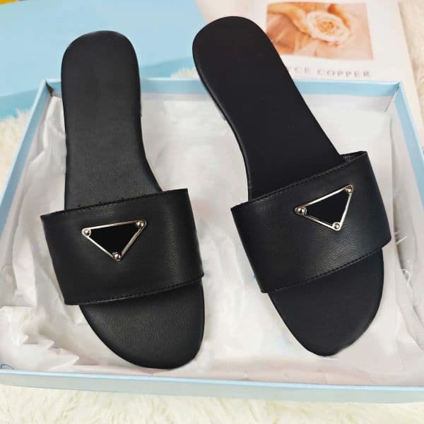 Fashionable summer shoes Designer sandals Beach shoes are flat and comfortable Rubber resin shoes01