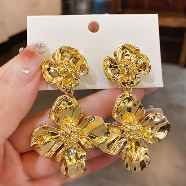 designer earrings Trendy Internet Celebrity Silver Needle Flower Earrings, New Kong Style, Elegant Retro Studs, Unique And Fashionable Design Earrings For Women