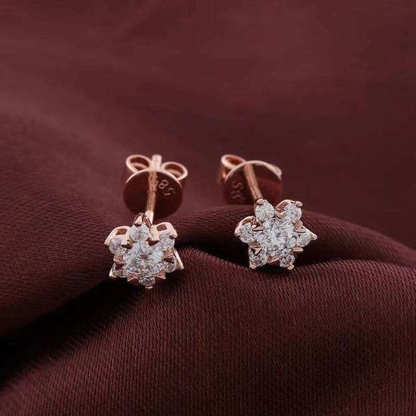 High-End Stud Earrings in Gold with D/VVS Moissanite
