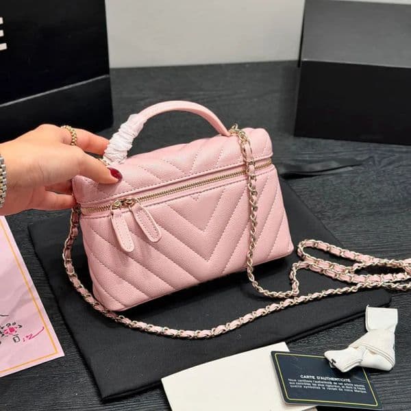 Ladies Designer Makeup Bag V Stitch Pattern Caviar Leather Cosmetic Bags Gold Hardware Chain Bag Mini Zipper Handbag Shoulder Bags Cross body Wallet with Handle 19cm