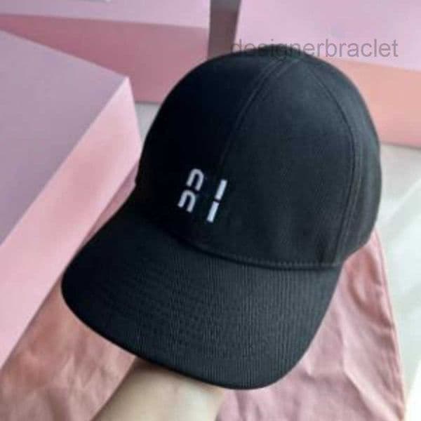 Designer Mens and Womens Baseball Hats Fashionable Face Highlighting Small Soft Top Soft Hat Drawstring Sunshade Luxury M Baseball Hat Couples Style