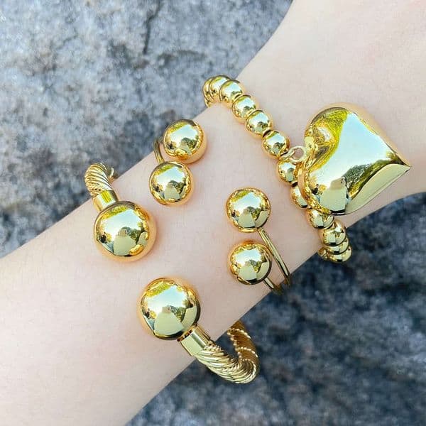 Fashionable Heart-Shaped Beaded Bracelet, Personalized Creative Gold-Plated Round Bangle for Women brm37