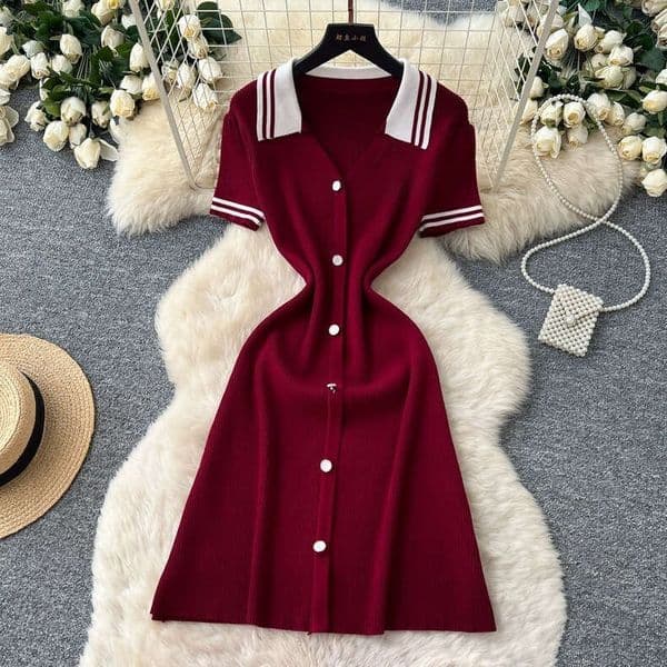 FC Elegant red knitted small fragrant style 2026 summer new fashion women's waist cinched slim fit V-neck dress