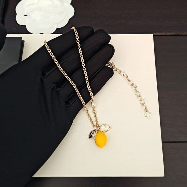 Luxury Designer C Pendant Necklaces 26c Letter Long Chokers CCity Pearl Gold Necklace Party High quality Sweater Long Chain Jewelry 31
