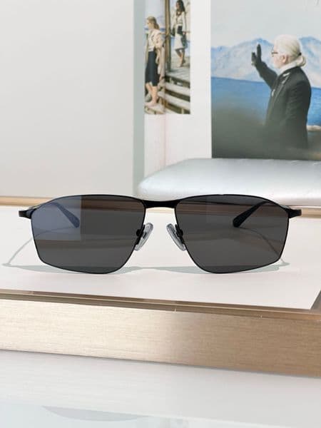 Luxury Designers Womens Sunglasses For Women Men Sun Glasses Mens 0413S Designer Fashion Style Protects Eyes Random Box