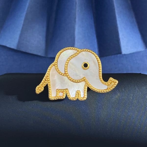 Designer Brooch for Women Elephant Brooch Luxury Jewlery Designer for Women Elegant Timeless Sparkling Statement Gift Premium Exclusive Classic Style