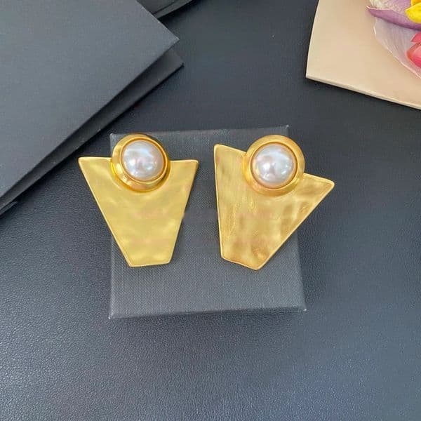 New Designed women earrings Exaggerated geometric pearl ear clip ear studs hoops Designer Jewelry Wedding Birthday Christmas Festival Gift