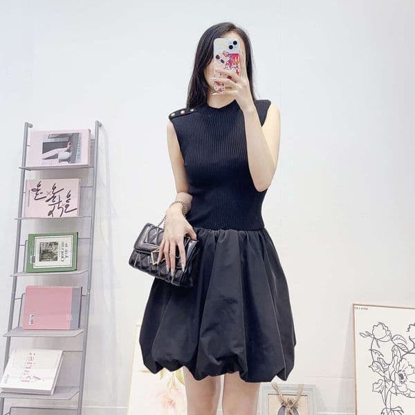2026 autumn designer French Hepburn style bubble sleeve small black sleeveless high neck pullover for women's h28 knitted dress