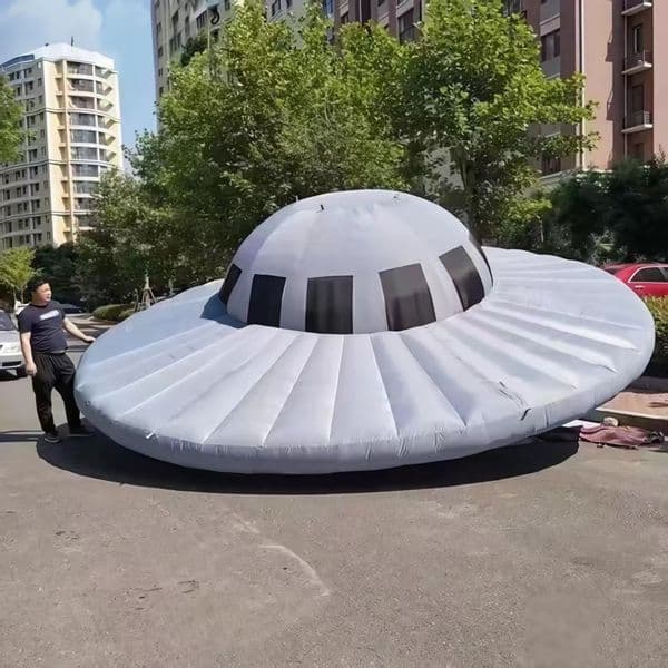 LED Lighted Giant Inflatable UFO Advertising Flying Saucer UFO Spaceship Balloon for Event Decoration