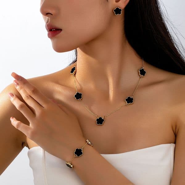 Vintage Jewelry Set New Y2K European And American Fashion Set With A High-End Feel, Featuring Leaf Inlaid Necklace, Bracelet, And Earrings In A Simple Fairy