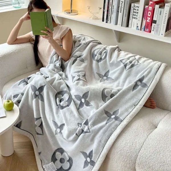2025 blanket New Cloud Velvet Office Nap Sofa Air Conditioning Single Shoulder Blanket