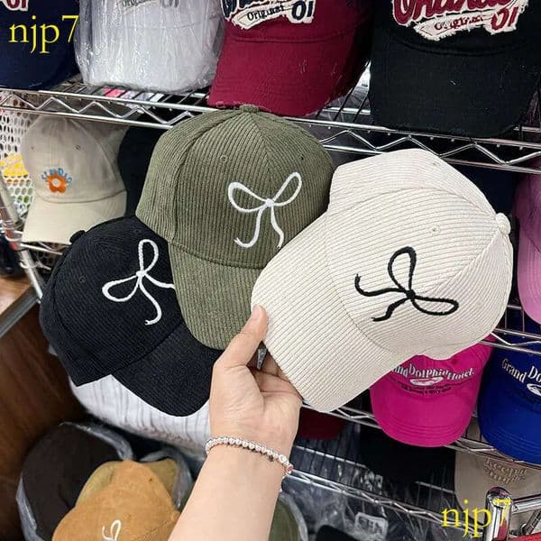 2026 Designer Luxury Brand Color Blocked Bow Embroidered Round Head Baseball Early Autumn Winter New Korean Version Age Reducing Duckbill Cap Wholesale
