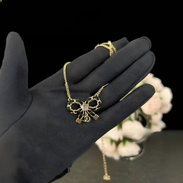 Designer Necklace Stainless Steel Necklaces Letter Bow Pendant Womens Wedding Brand Jewelry Accessories luxury Pearl Necklace