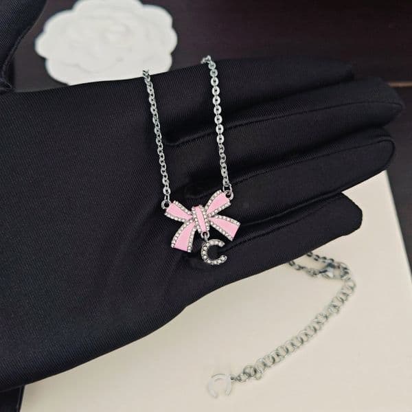 26c Styles Pendant Necklaces Pearls Sweater chain Designer Woman Latest gold chokers C Necklace Luxury Jewelry Diamond Crystal Women Ccity kjh6g