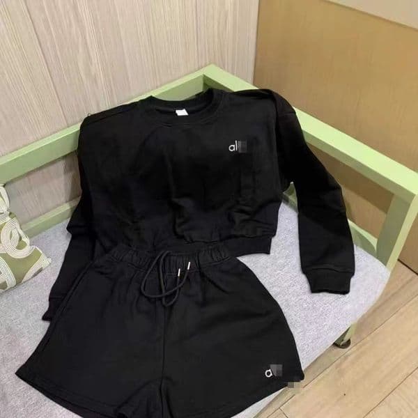 Women's Two Piece Pants Designer Clothing Set Luxury Womens Two Piece Pants Brand Embroidery Long Sleeve Knitted Shorts Casual Women Suit High