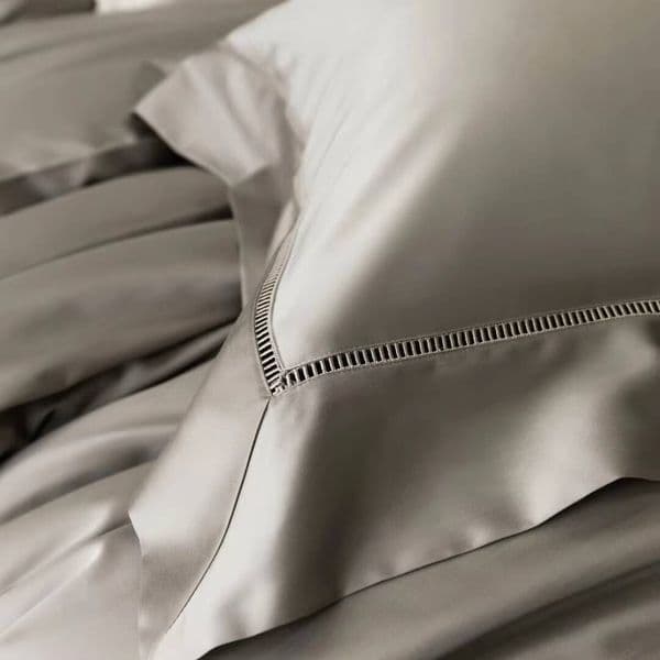 New Product: Home Textile Cotton Satin Solid Color Bedspread, Large Bedding Set with Lace and Down Comforter