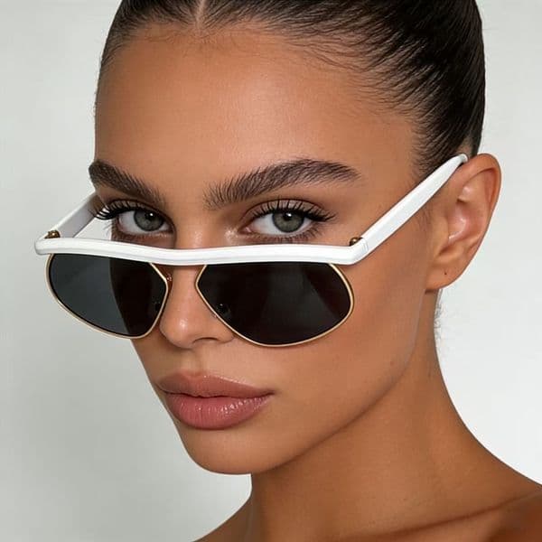 Futuristic tech-style sunglasses, personalized half-frame cycling goggles, trendy punk-style ultra-cool street photography sunglasses