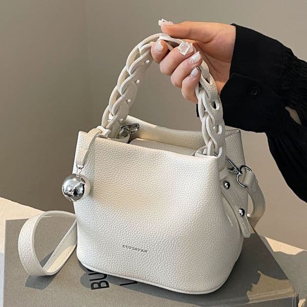 High-end woven handbag 2026 new Korean version soft leather lychee pattern large-capacity shoulder crossbody bag trendy