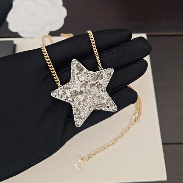 26c Designer Pendant Necklaces Pearls Sweater chain Woman chokers C Necklace Luxury Jewelry Diamond Crystal Women Ccity hgikhj67