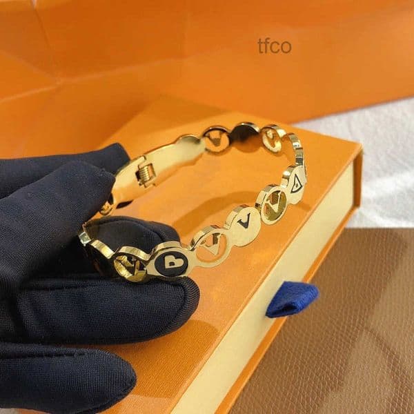 Brand Designer Bangle Luxury 18k Gold Plated Metal Bracelet Designs Love Gift For Women Jewelry High Quality Stainless Steel Bangle