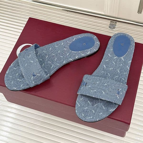 Womens Slide Sandal Metal Buckle Luxury Light Gold Toned Non Slip Leather Sole Blue Denim Cloth Flat Sandals Summer Fashion Travel Beach