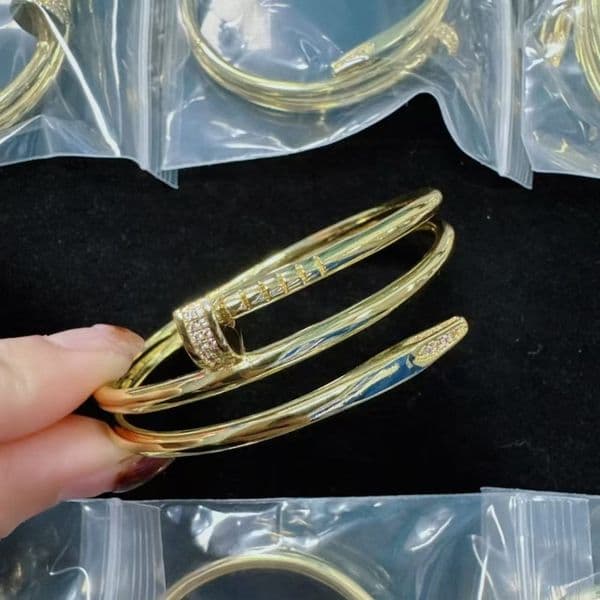 Luxury Nail Bracelet for Women Designer Bracelet with Diamond 18K Gold Bangle Stackable Open Cuff Bangle Sparkling Crystal Bracelet for Party Wedding