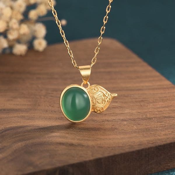 Palace Style Ethnic Jewelry Vintage Gold Gourd Pendant Necklace Inlaid Natural Chalcedony for Women