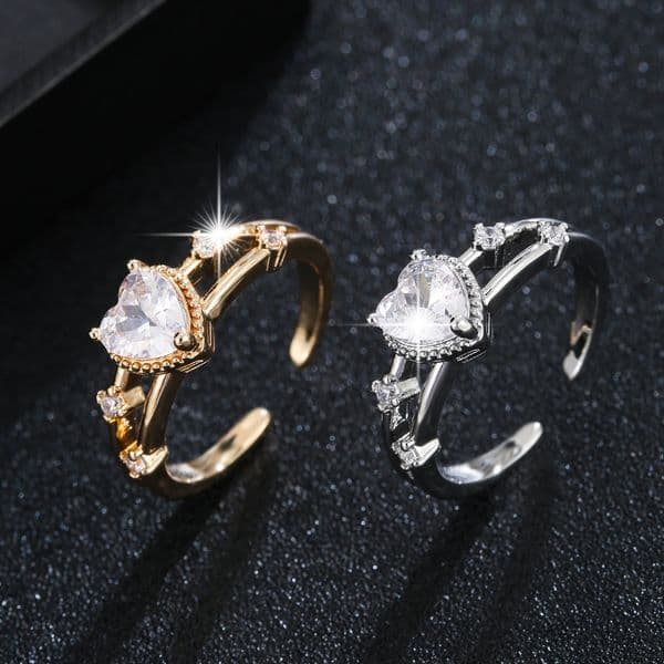 Double-layer open light luxury heart-shaped bridal engagement ring, suitable for daily commuting, with high-end feel and versatile as a hand accessory