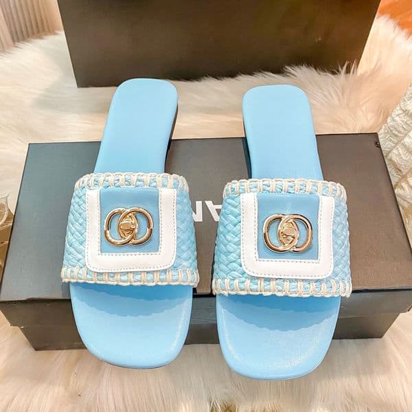 Designer Slippers Sandals Women Slides style Shoes Outdoor Casual Open-toe slippers Breathable Resistant Summer Slippers All black perforated slippers