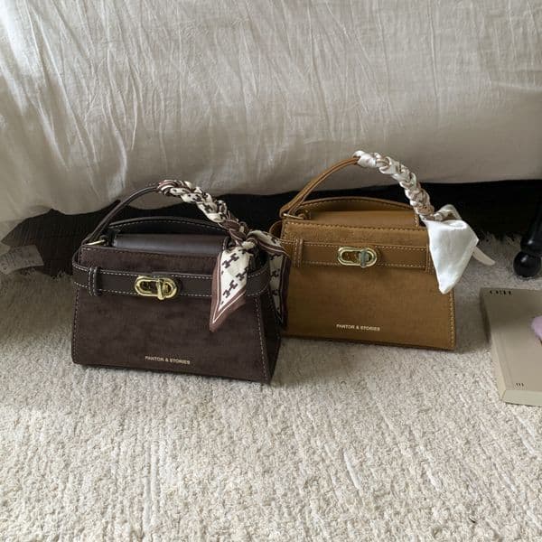 High-end Vintage Style Small Square 2026 New Niche Design Commuting Handbag Shoulder Bag