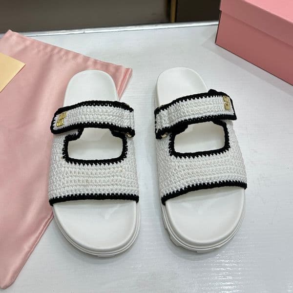 Designer Sandals Slippers Women Slides style Shoes Casual Open-toe slippers Breathable Resistant Summer Slippers All black perforated Slides