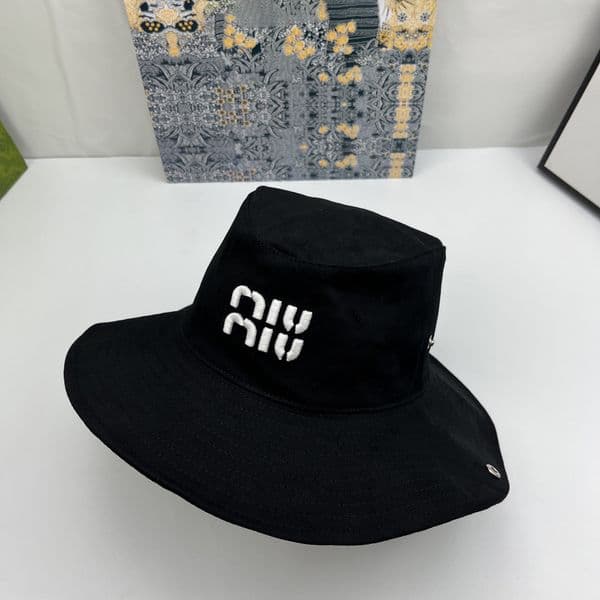 Bucket Hat Designer 2 Colors Women Men Cowboy Hat Casquette Luxe Sun Hat Wide Brim Fisherman Summer Breathable Sunscreen Beach Vacation Holiday Outdoor Recreation