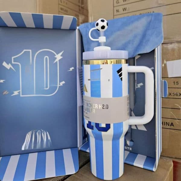 Designer water bottle 40oz water cup European and American sports football car thermal insulation cup