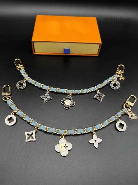2025 Luxury metal bag charm chain flower heart designer bag charms gold sliver keychain Snap fastener mens ladies keychain Holiday gift lovely quality with box