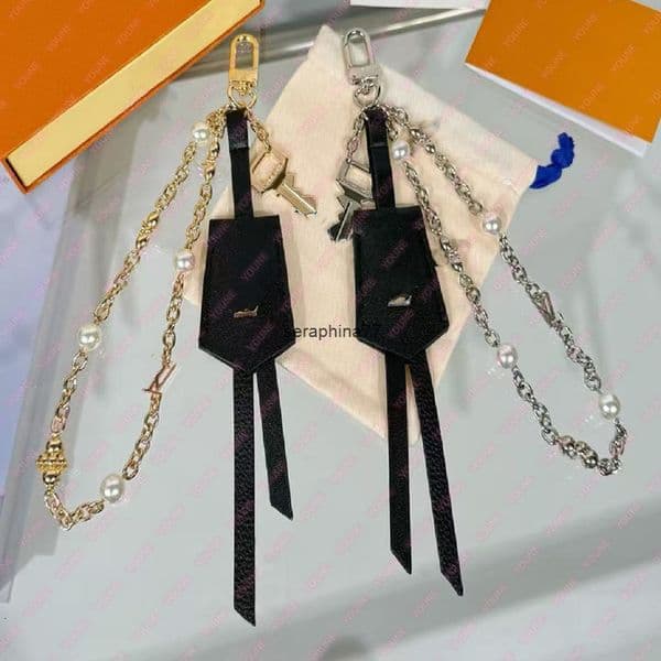 Keychains Lanyards Designers keychains Midnight Pearls Stacking Bag Charms V Script Chain keychain top Car Key Chain Women Buckle jewelry Bags Pendant Exquisite