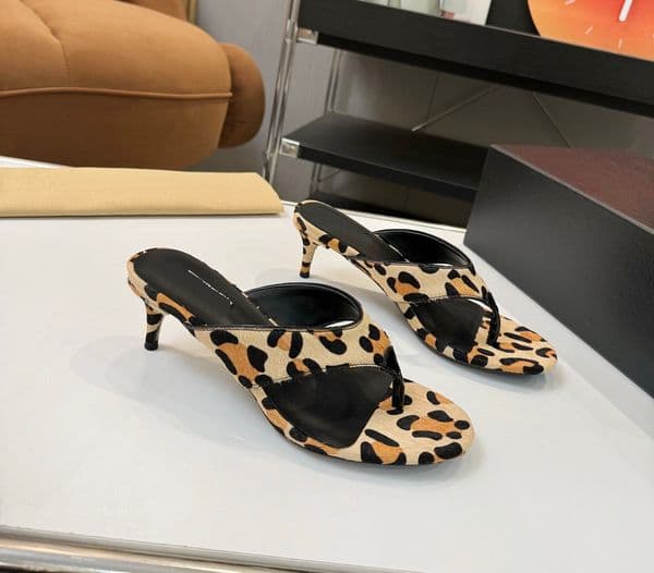 Luxury Designer Women Dress Shoes Women snake patterned woven high heeled shoes Thigh high platform fashion flip flops Round toe leather sandals Fashion Slippers