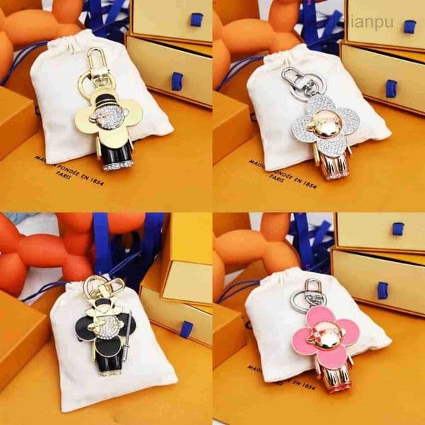 Exquisite Designer Fashion Classic High Quality Unisex Leather Bag Lanyard Gold Plated Car Keychain Cartoon With Letters Top005 610E toon