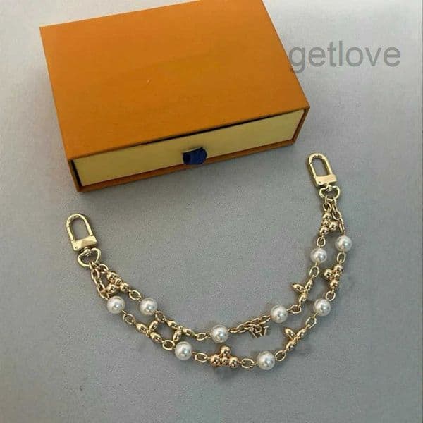 Designer Key Chains Bag Charm Chain Heart Pendant Keychain Designer Women Gold Color Five Pointed Star Key Ring White Pearl Car Accessories Daily Outfit