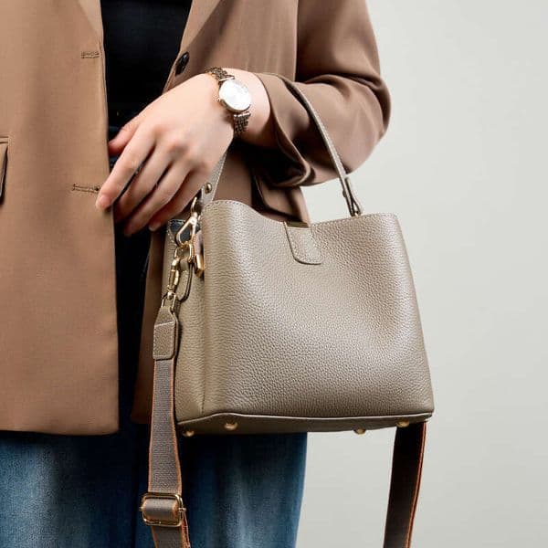 22ASWKwk Luxury Brand Fashion Women's Fashionable Printed Handbag Versatile And Elegant Single-Shoulder Crossbody For Middle Tote Bag Designer Bags