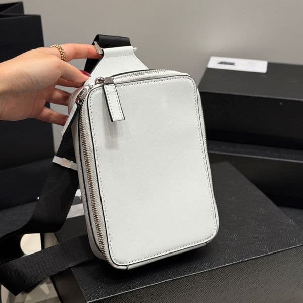 Designer Chest Bag Luxury Men's Crossbody Bags Vertical-Style Striped Leather Bags Phone Messenger Bags Outdoor Casual Sports Bags Business Men's Shoulder Bags