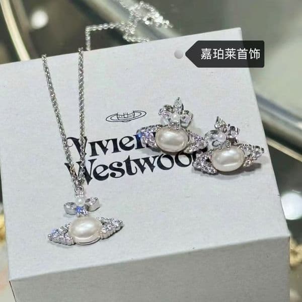 Designer vivienes viviannens Jewelry viviennelies Westwoodlies HighQuality Empress Dowager Hollow Oval Pearl Necklace Earrings Bracelet HighEnd Light Luxury S