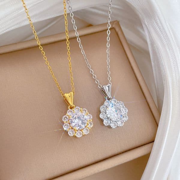Luxury Designer Jewelry For Women Titanium Steel Full-diamond Light Luxury Compact Necklace With A Palace-style Necklace Designer Necklace