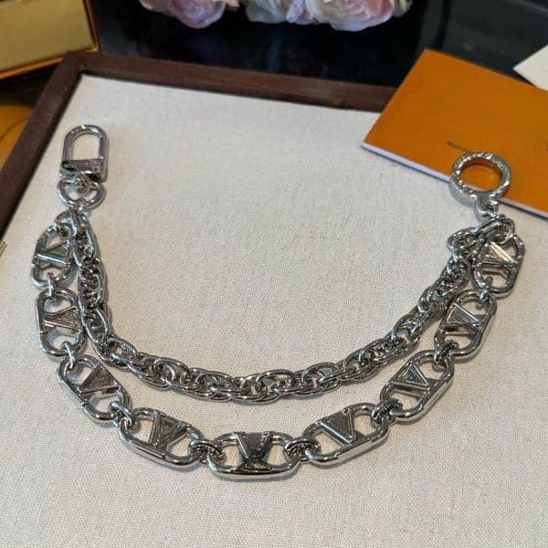 Keychains Bag Charm Long Chain Letters Designers Keychain Car Key Chain Women Buckle Jewelry Keyring Bags Pendant Exquisite Gift