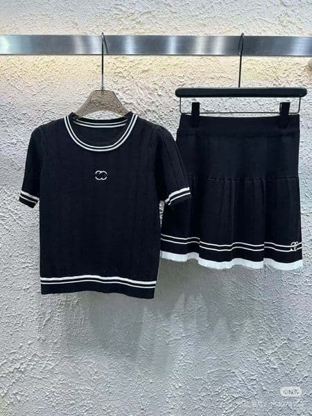 Original designer's early spring small fragrance style contrasting embroidery versatile knitted suit short sleeved round
