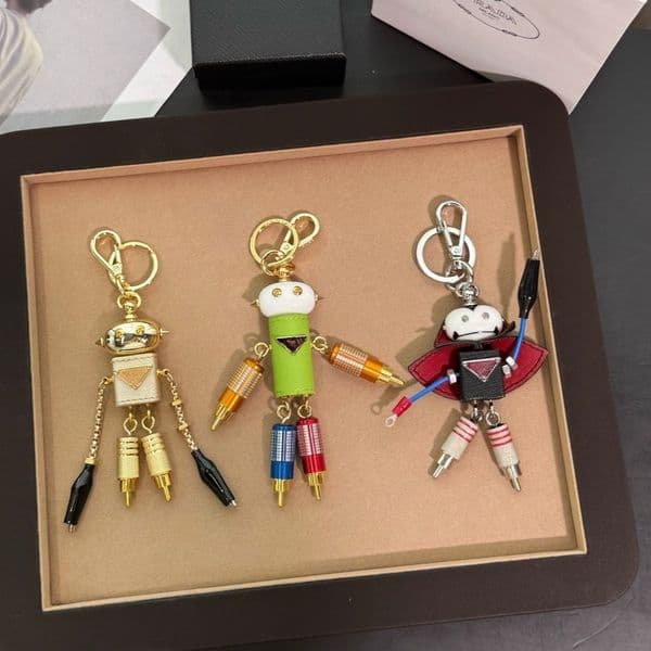 Charm Kerings Luxury Leather Letter Pendant Keychain Unisex Couple Keychain Designer Girl Bag Accessories High Quality Lanyards for Key