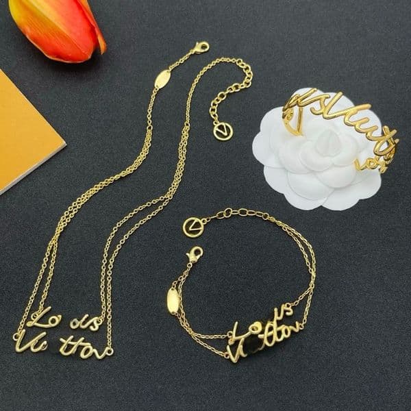 Women's Jewelry Set New Style Designer Necklace Bracelet Earrings Top Quality Bracelet Earrings Pendant Necklace Daily Minimalist Jewelry Set Holiday Gift