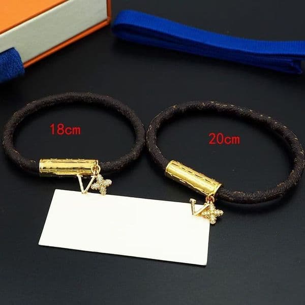 Designer Lvs Jewelry Lousivuittion V-neckle Vintage Four-leaf Clover Bracelet With Diamonds Rope Ring Series Geometric Leather