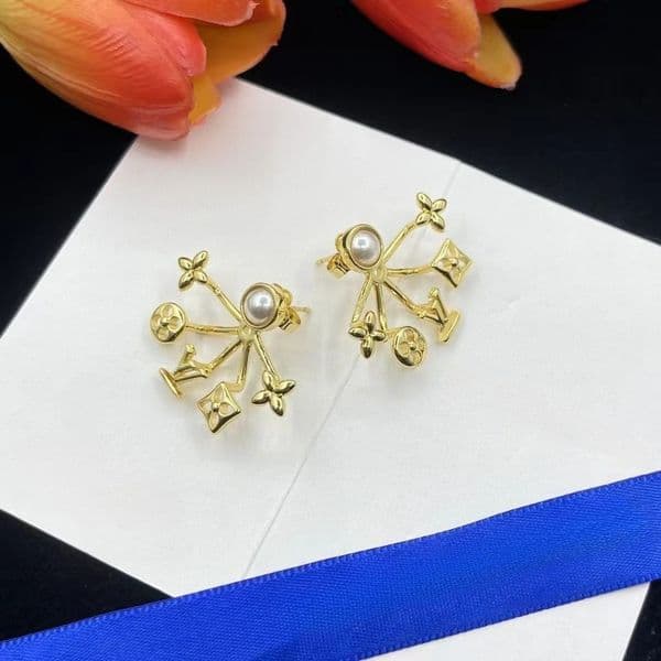 Classic style gold stud earrings for women stylish exquisite designer earrings brass for girls wedding party jewelry